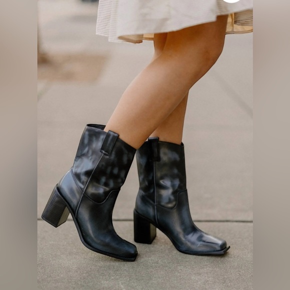 Matisse Shoes - NEW Matisse Dane square toe, black leather pull on boots, black leather, 9.5